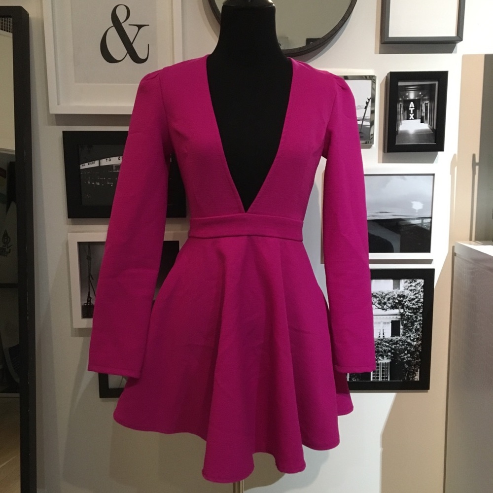 👄 Sexy Plunging Pink Dress